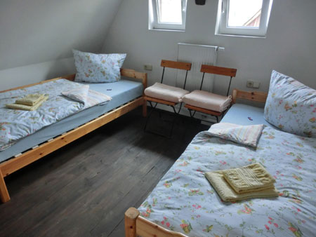 Schlafzimmer 1